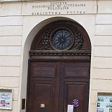 23 drzwi Biblioteki Polskiej,niestety zamkniete